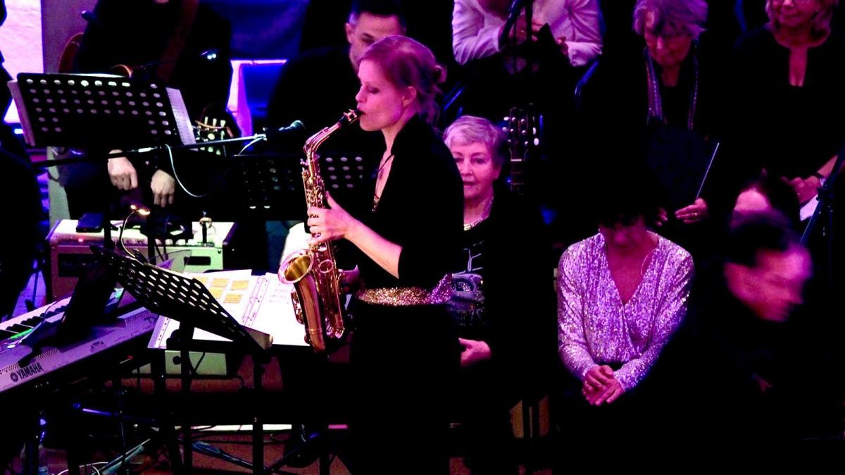 Zwei Vollblutmusiker beim finetuning der Orgel, Andrea und Christian!